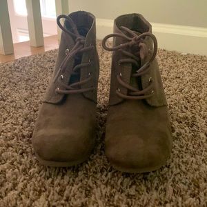 Lovely Arizona Wedges